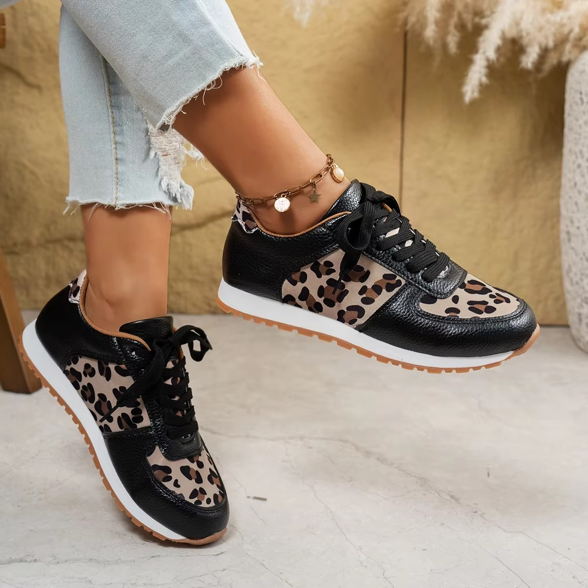 Safari – Women's Comfort Sneakers - Leopard Print - 40