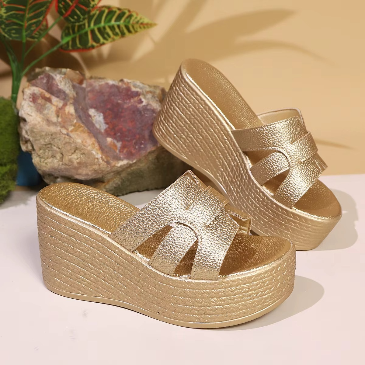 Carmina – Women's Comfort Sandals - Gold - 34