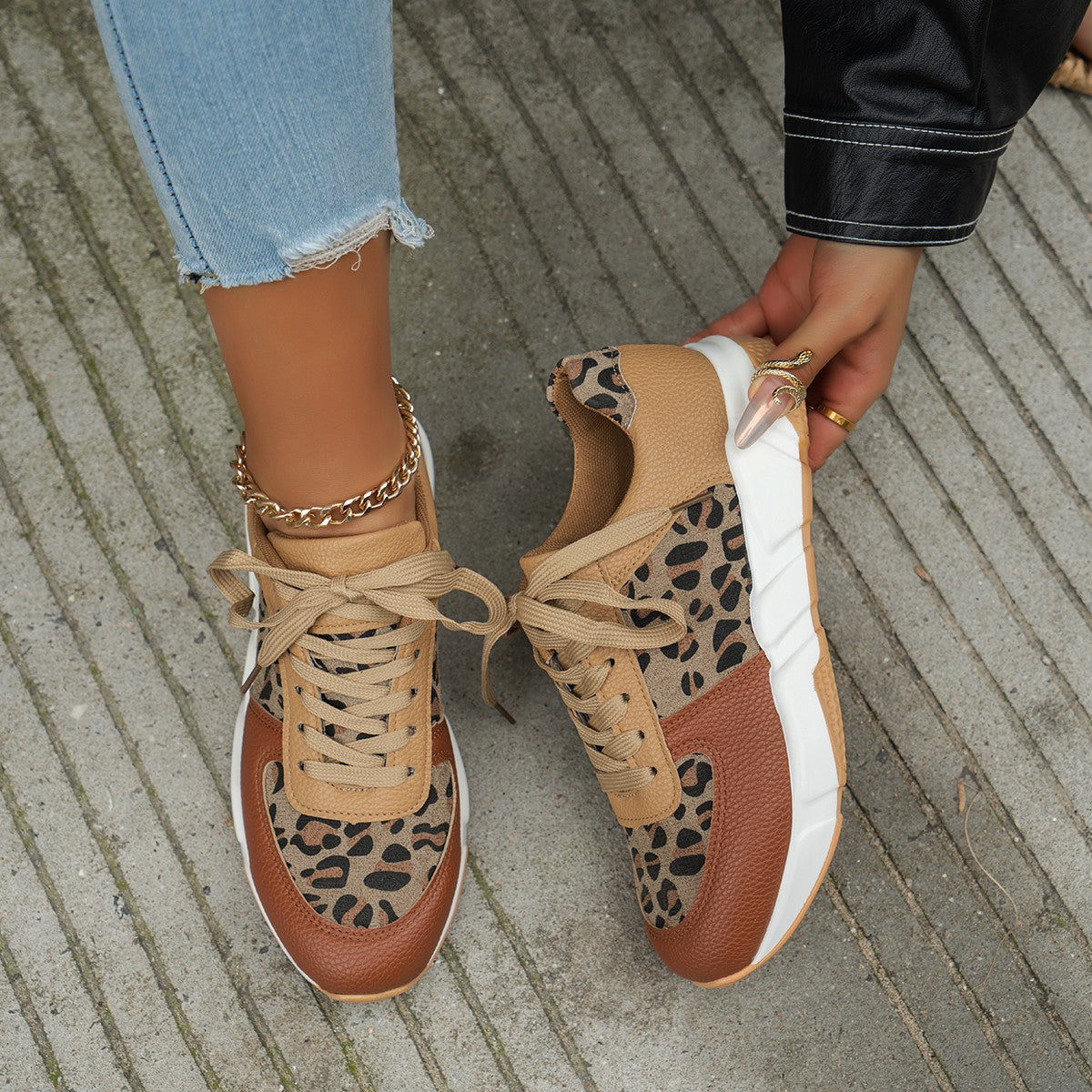 Safari – Women's Comfort Sneakers - Black Leopard Print - 36
